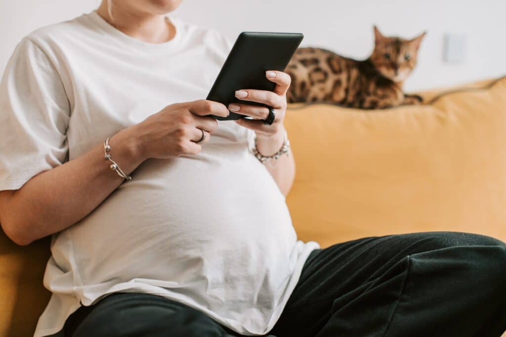 Pregnant woman holding tablet