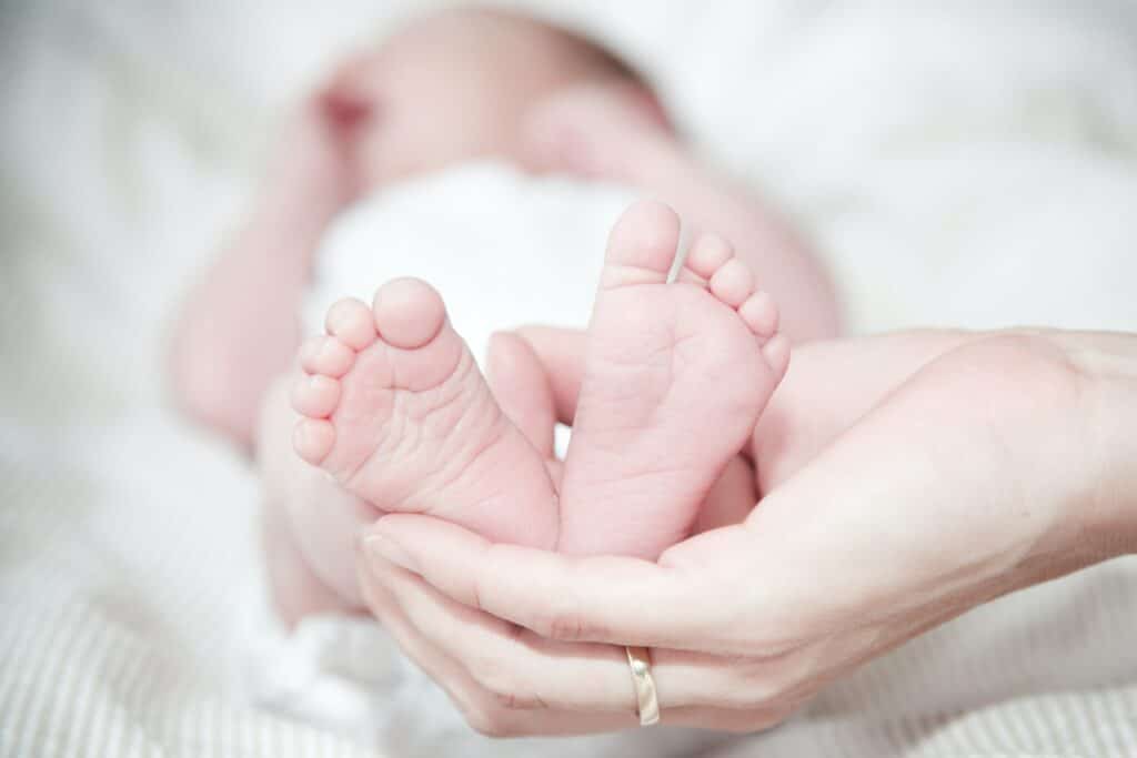 Typical baby feet without acrocyanosis